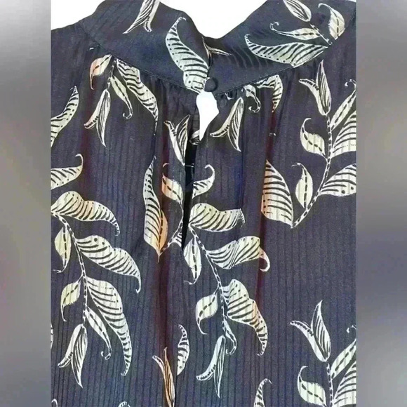 Lane Bryant Business Casual Blouse Mock Neck with Twist Cutout NWT Size 24 - Picture 9 of 16